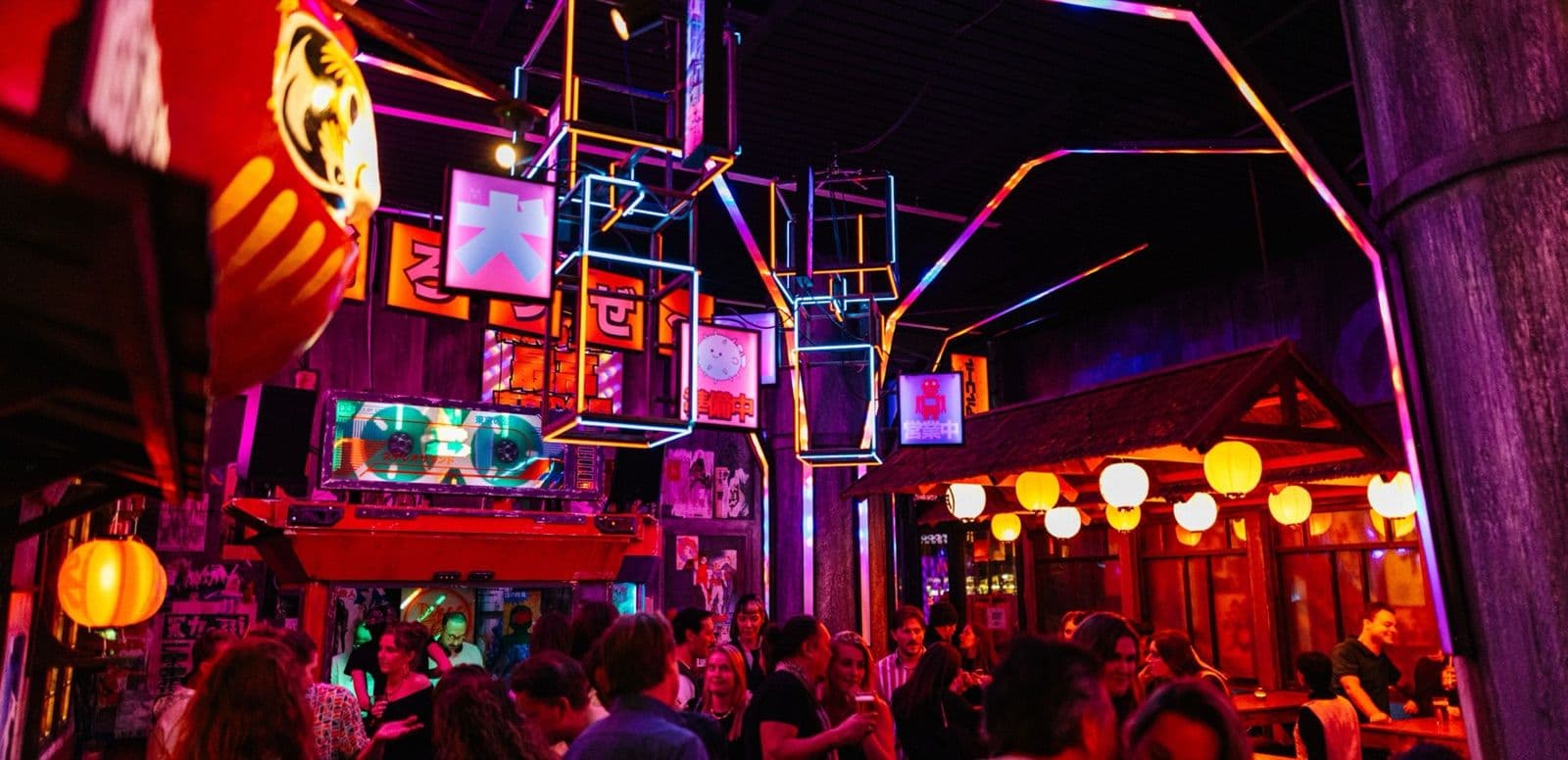 Duke of Tokyo: the bar that sings along